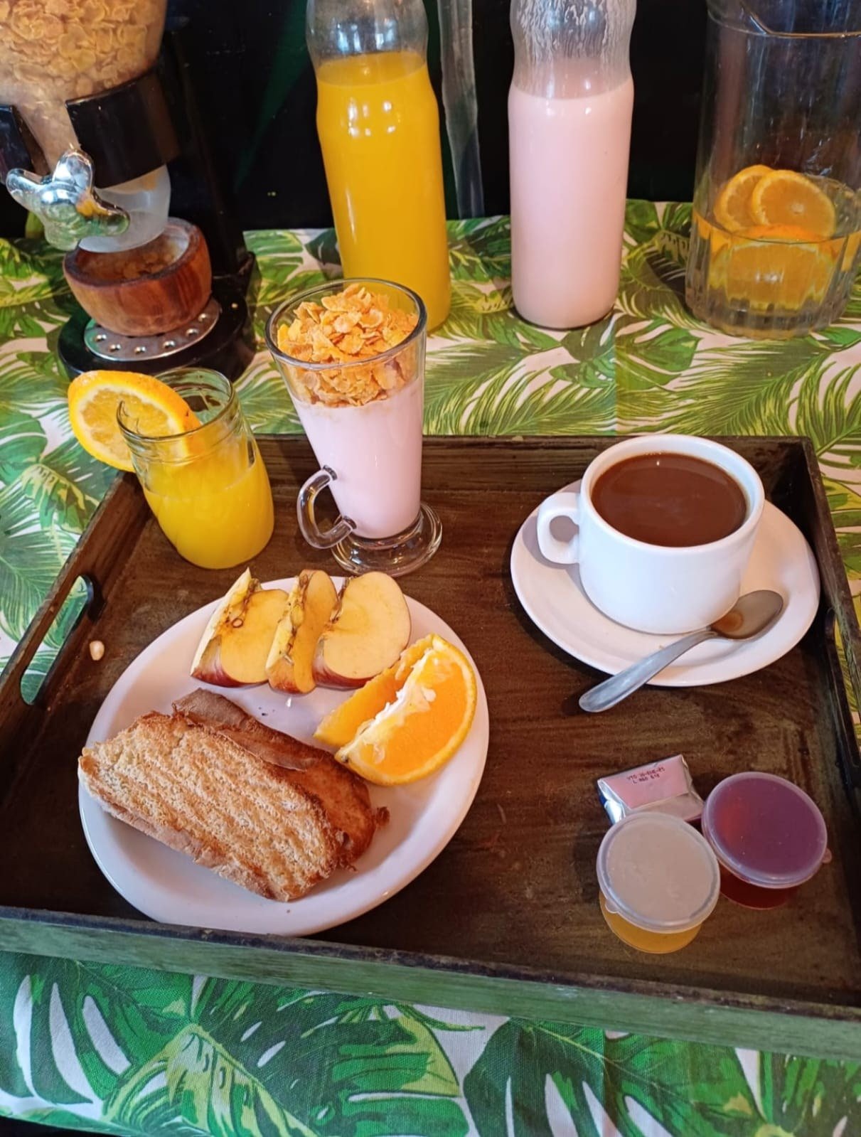 Desayuno servido para los huéspedes