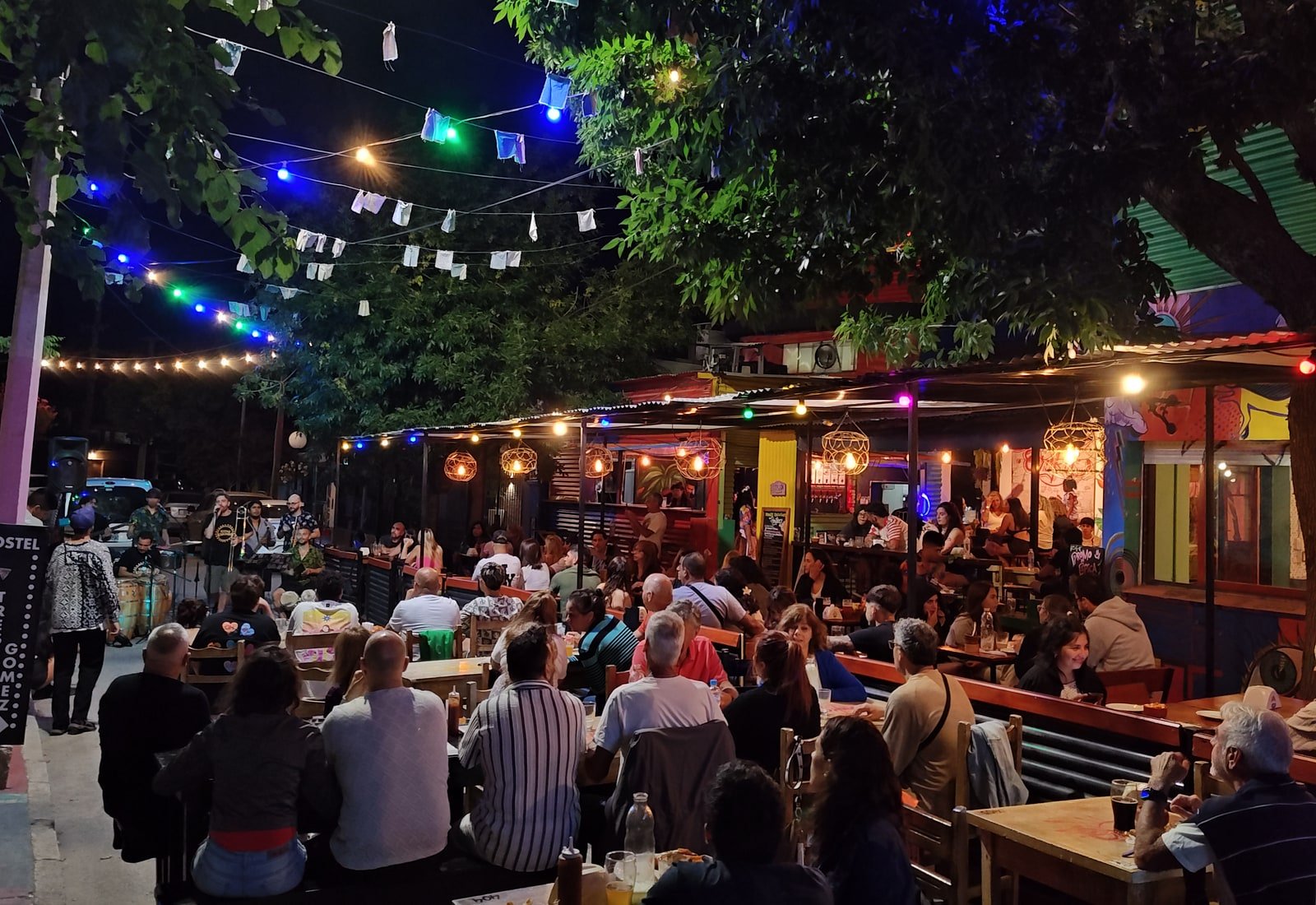 Noche en Orika Bar con música en vivo
